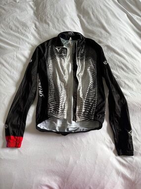 Lululemon x Specialized cycling jacket